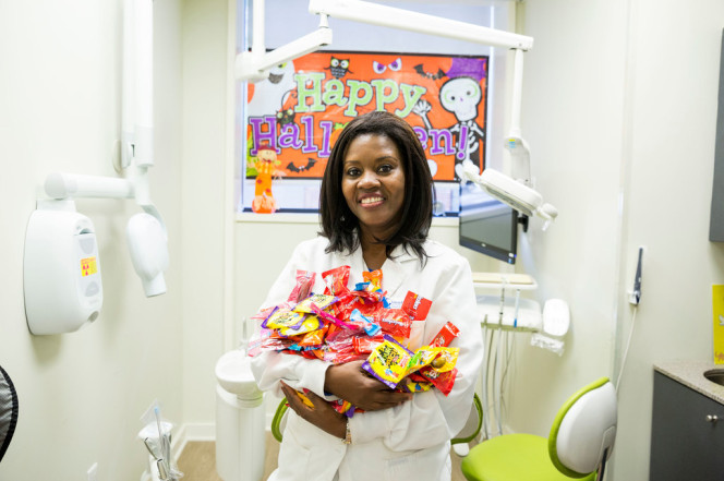 Dentist is offering kids cash for their Halloween candy